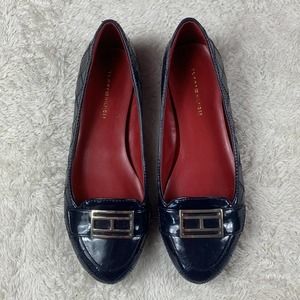 Tommy Hilfiger quilted blue patented leather silver buckle loafers, size 7